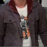 Robot tee worn by Leonard